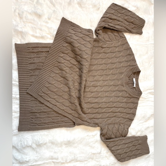 Ricki’s Cable Knit Tunic Length Sweater - Picture 5 of 7